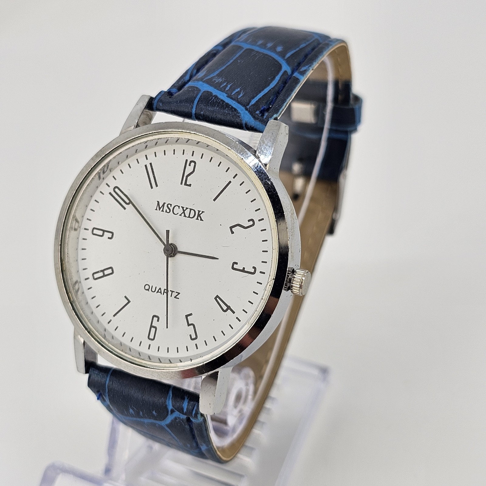 Men’s Analog Easy Read Watch 40MM White Dial Blue Faux Leather Bands New Battery