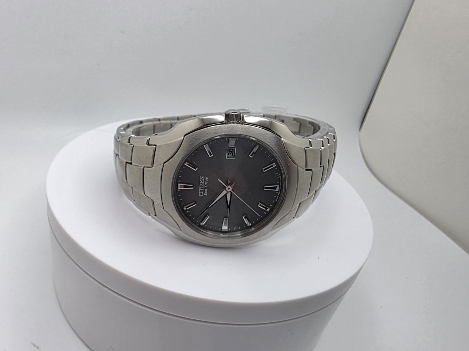 Citizen Eco-Drive E111 Gray Dial Men’s Stainless Steel Solar Date Watch