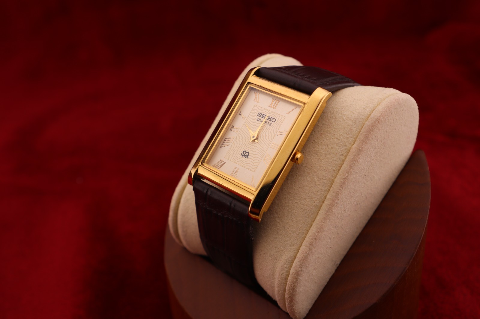 ⌚✨ Vintage Seiko Slim Quartz Gentlemen’s Gold Dial ,Dark Brown Dress Watch