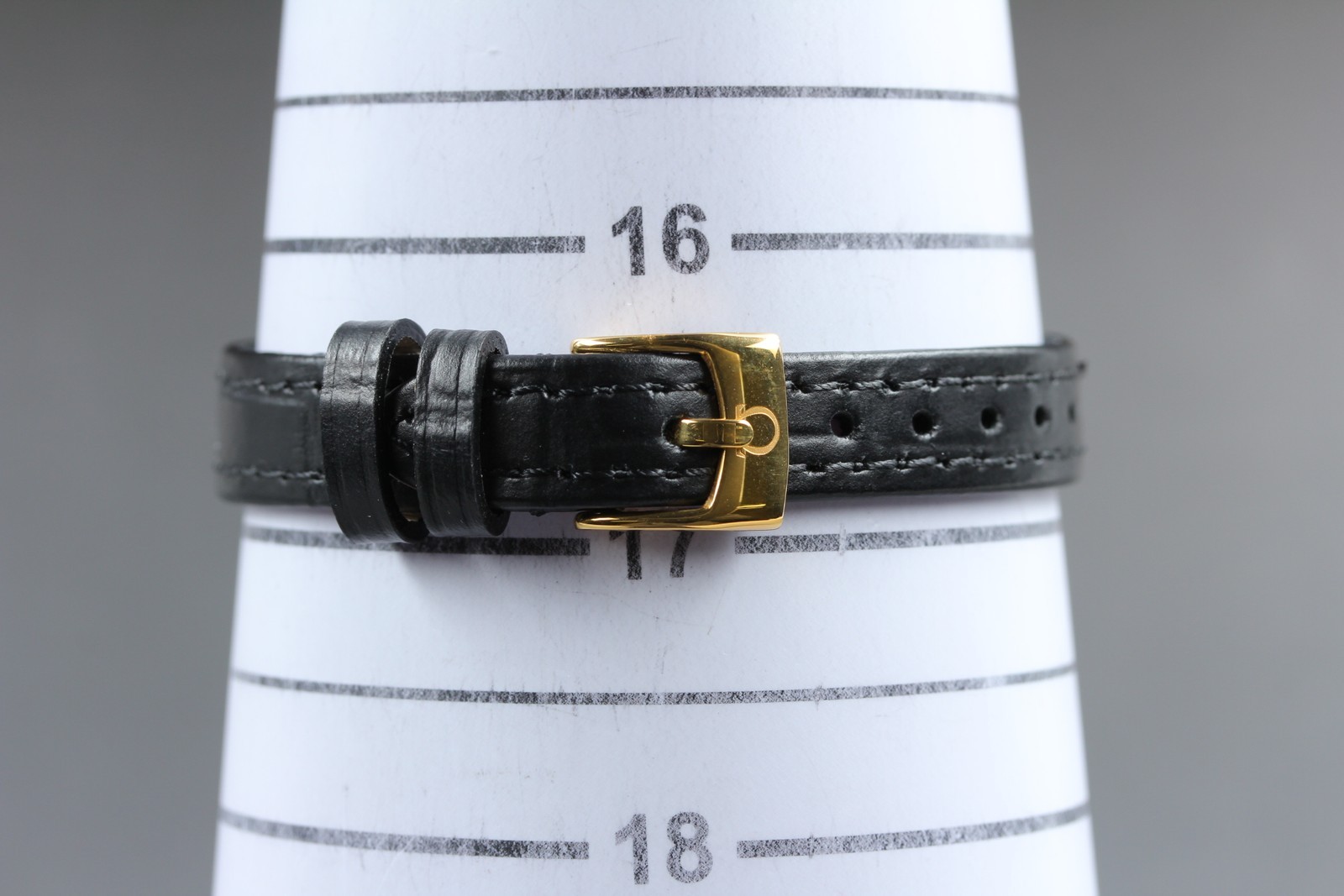 Near Mint Omega De Ville Symbol 595.0101 Cal.1455 Diamond Quartz Women’s Watch