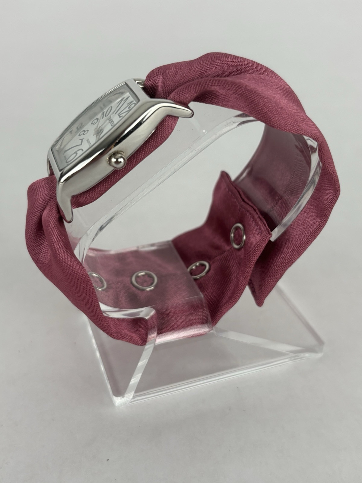 Avenue 23mm Silver Tone Quartz Watch w/Pink Ribbon Bracelet & New Battery