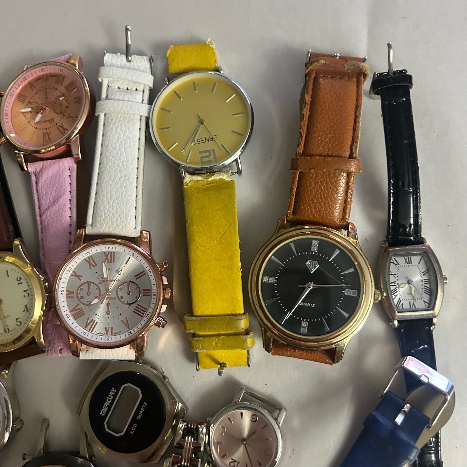 Assorted Watches Used Not Working For Parts Or Pieces lot 12