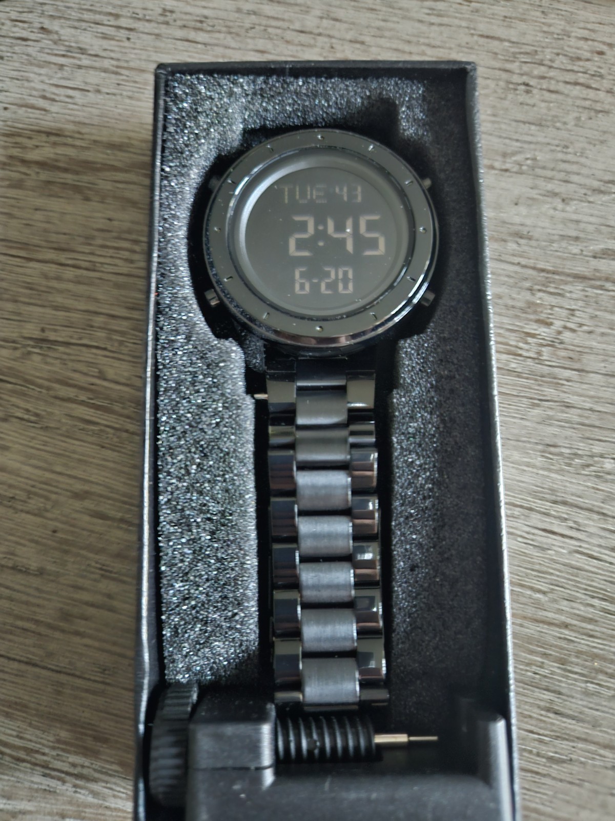Men’s Digital Quartz Watch Black Stainless Steel Bracelet Round Minimalist Box