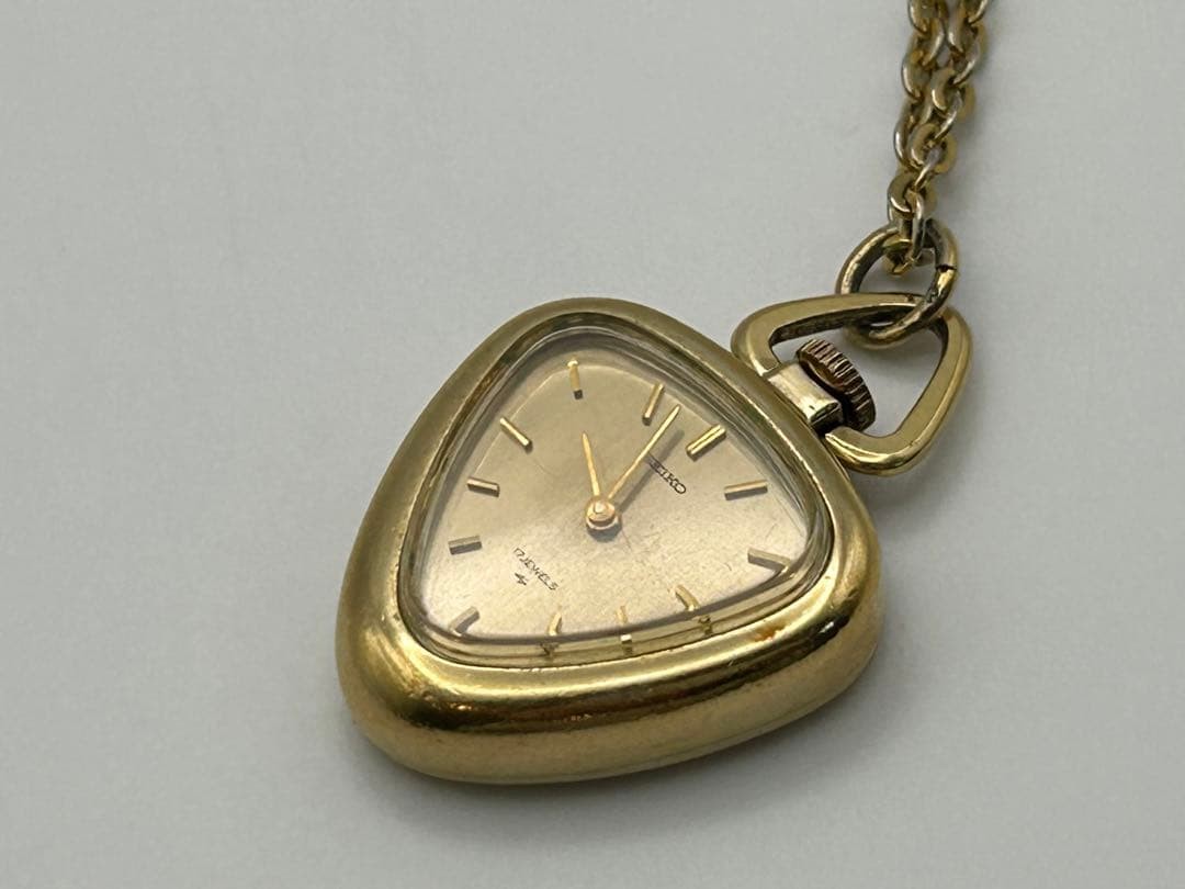 Seiko hand-wound pendant watch, 17 jewels, working condition.