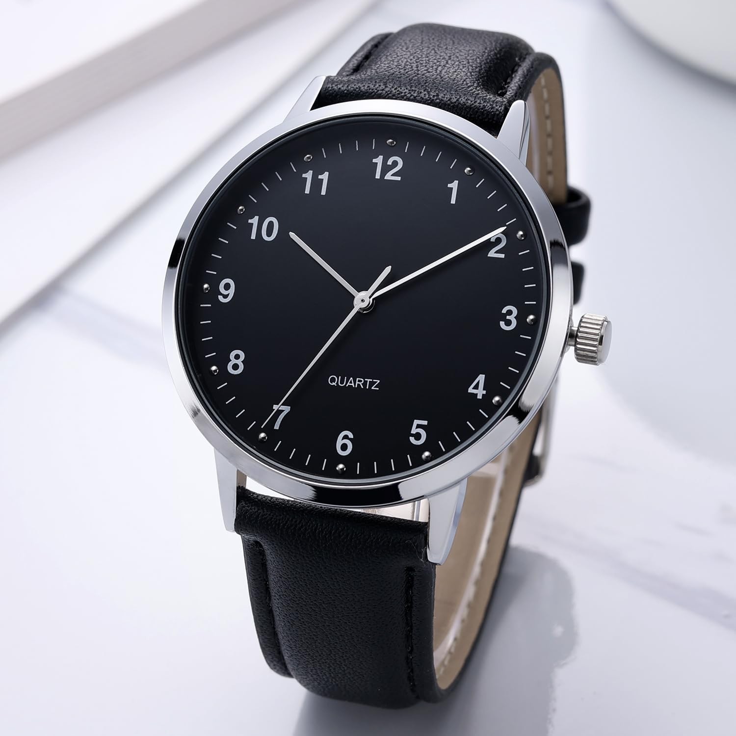 NUOVO Men s Watch Classic Leather Strap Modern Classic Quartz Watch Easy to Read