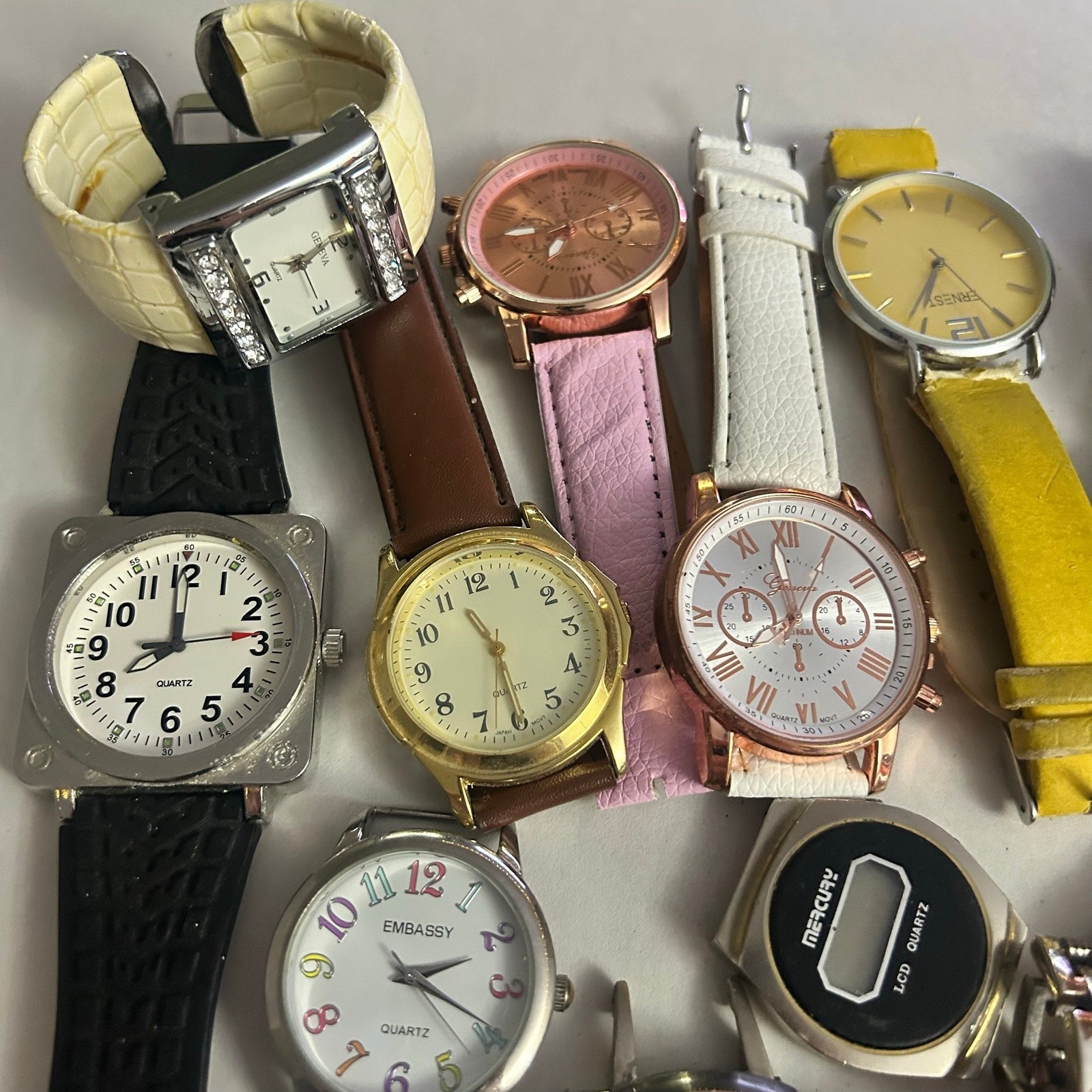 Assorted Watches Used Not Working For Parts Or Pieces lot 12