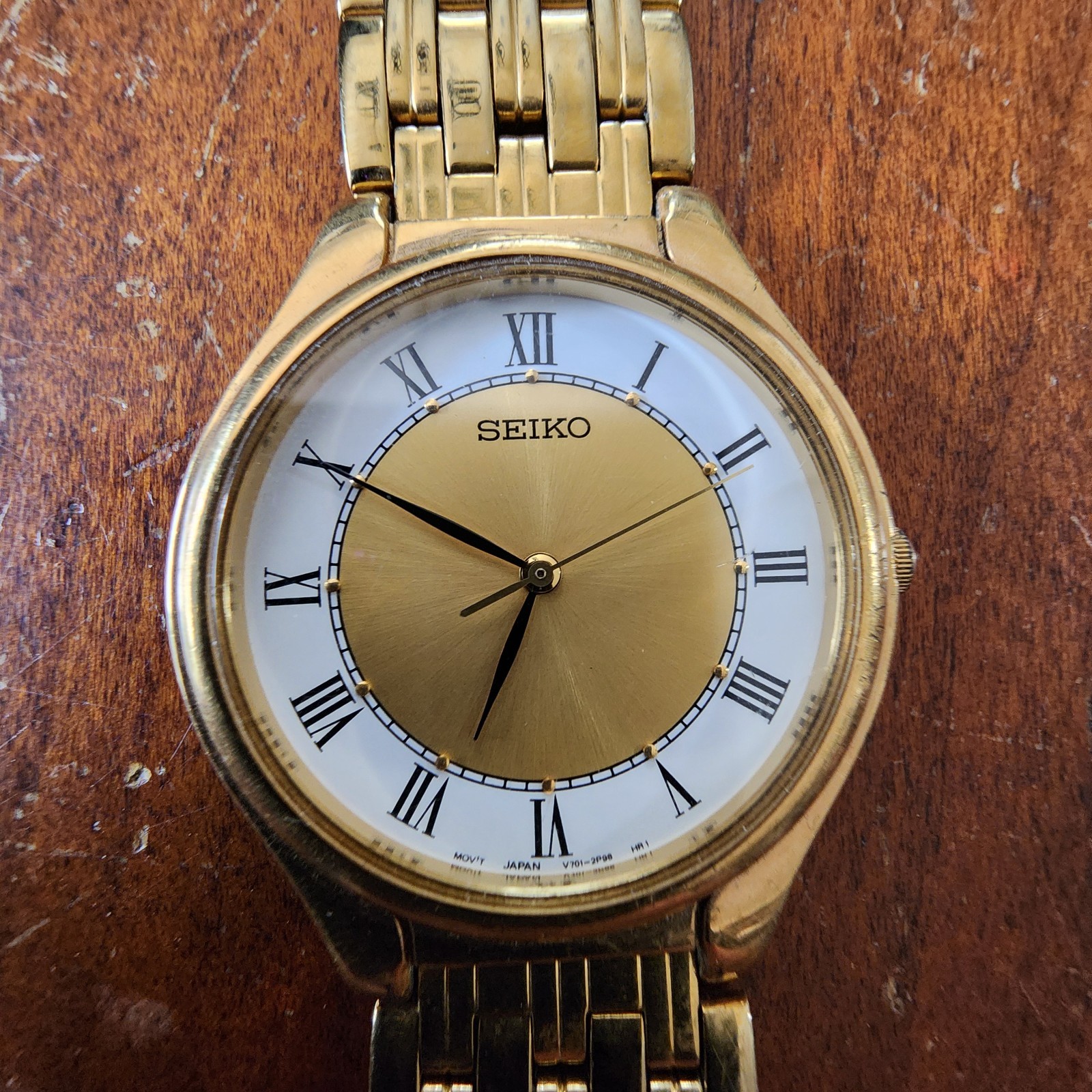 Seiko V701-6K69 Quartz Dress Watch Gold Tone Roman Dial Gold Bracelet New Bat EC