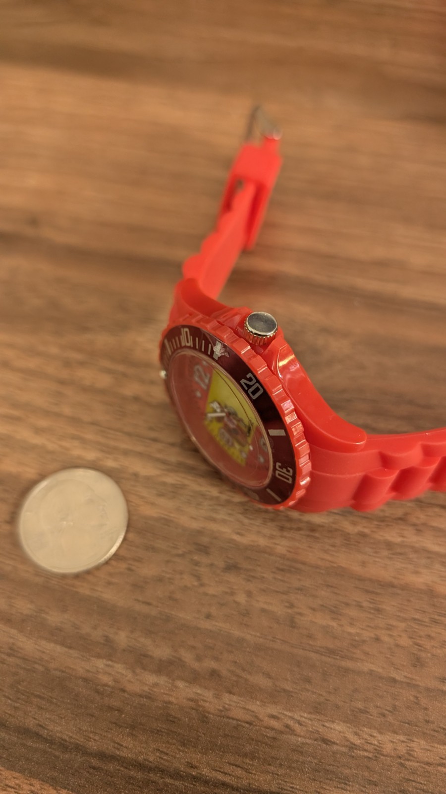 Red Spain Flag Quartz Watch – Sport Style, Rotating Bezel, Silicone Band