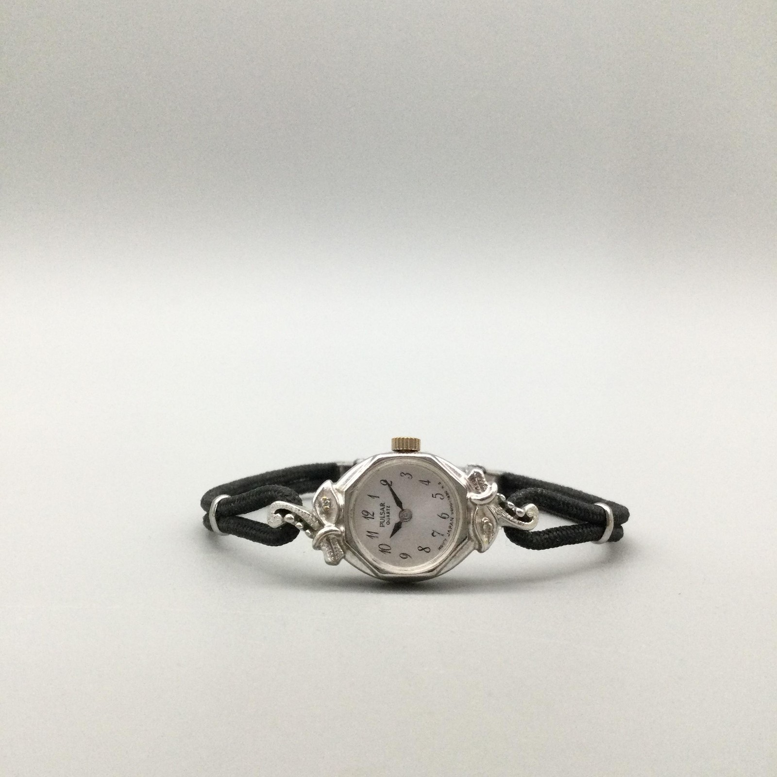 Vintage Pulsar Womens Watch 13mm Silver Tone Cord V400 L305A New Battery 6.25″