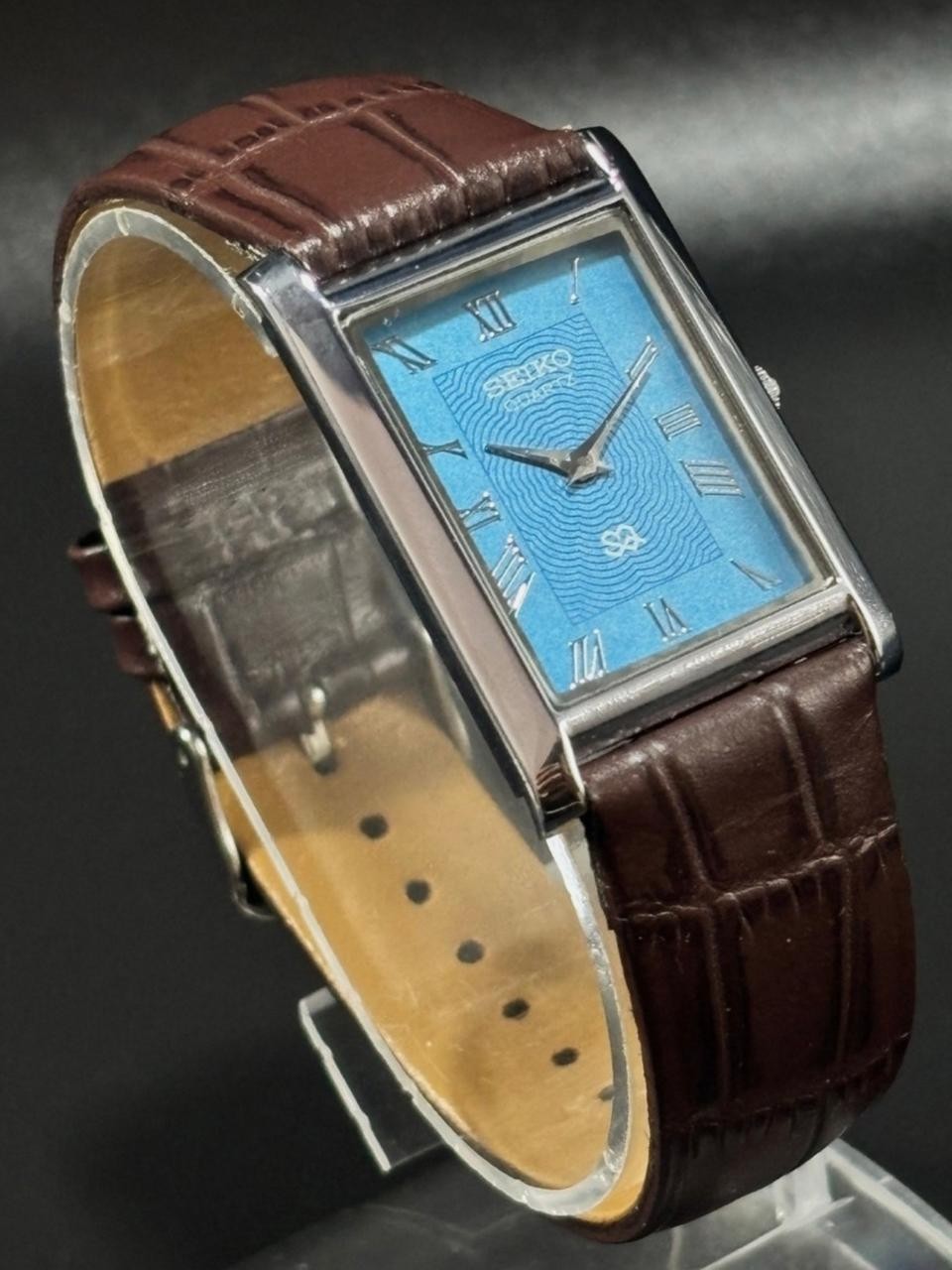 Vintage Seiko Slim Quartz Men’s Wristwatch With Free DDP Shipping