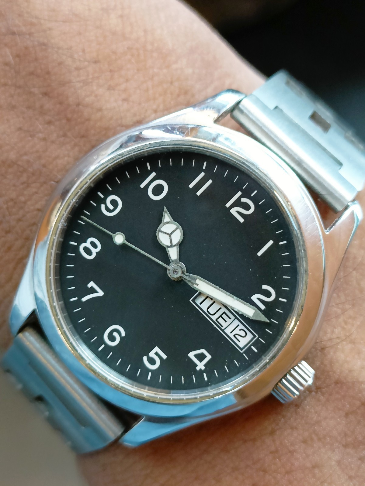 ETTA SWISS AUTOMATIC 25 JEWELS BLACK DIAL MEN’S WORKING CONDITION WRISTWATCH