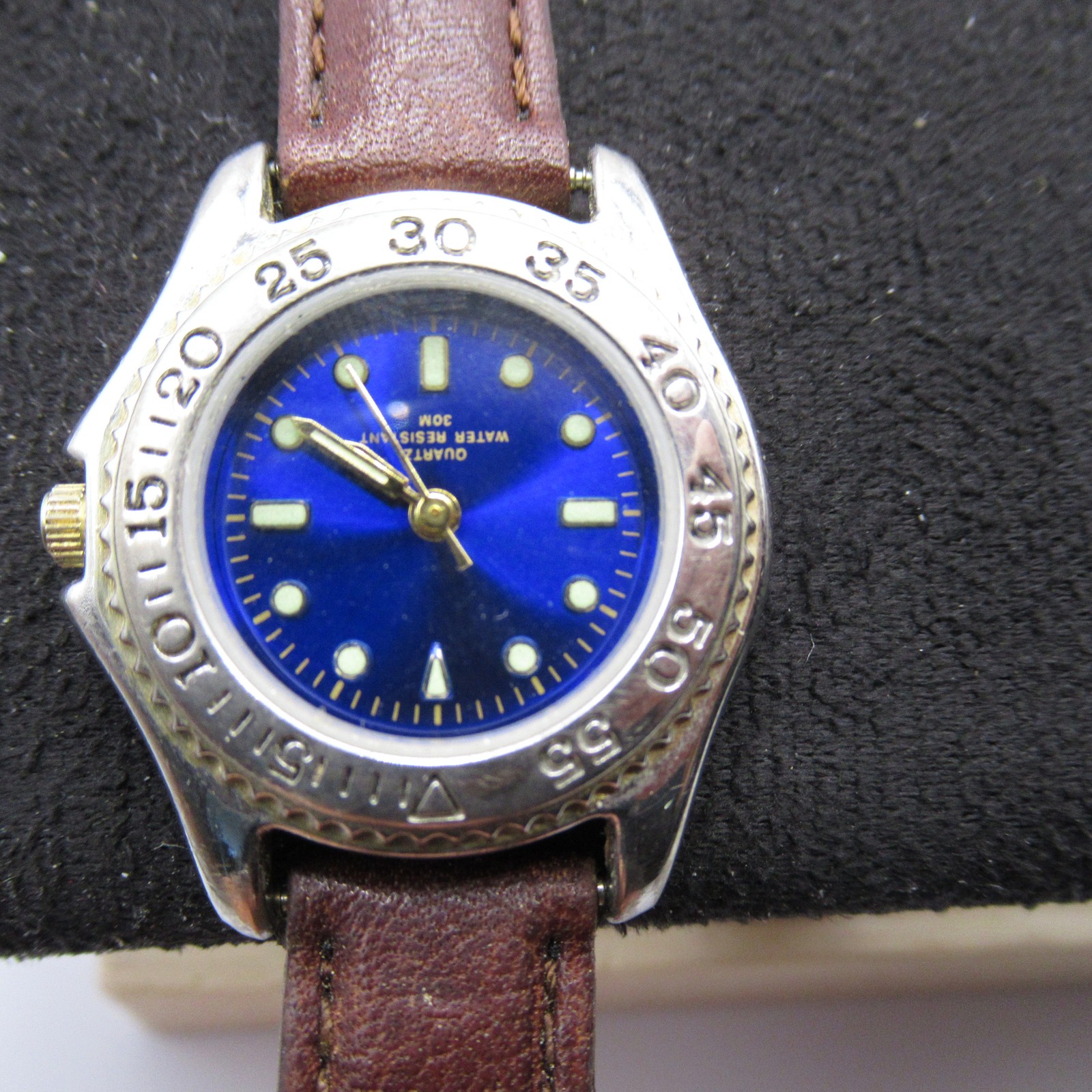 Quartz Diver Style Watch Blue Dial Brown Leather Band Water Resistant 30M