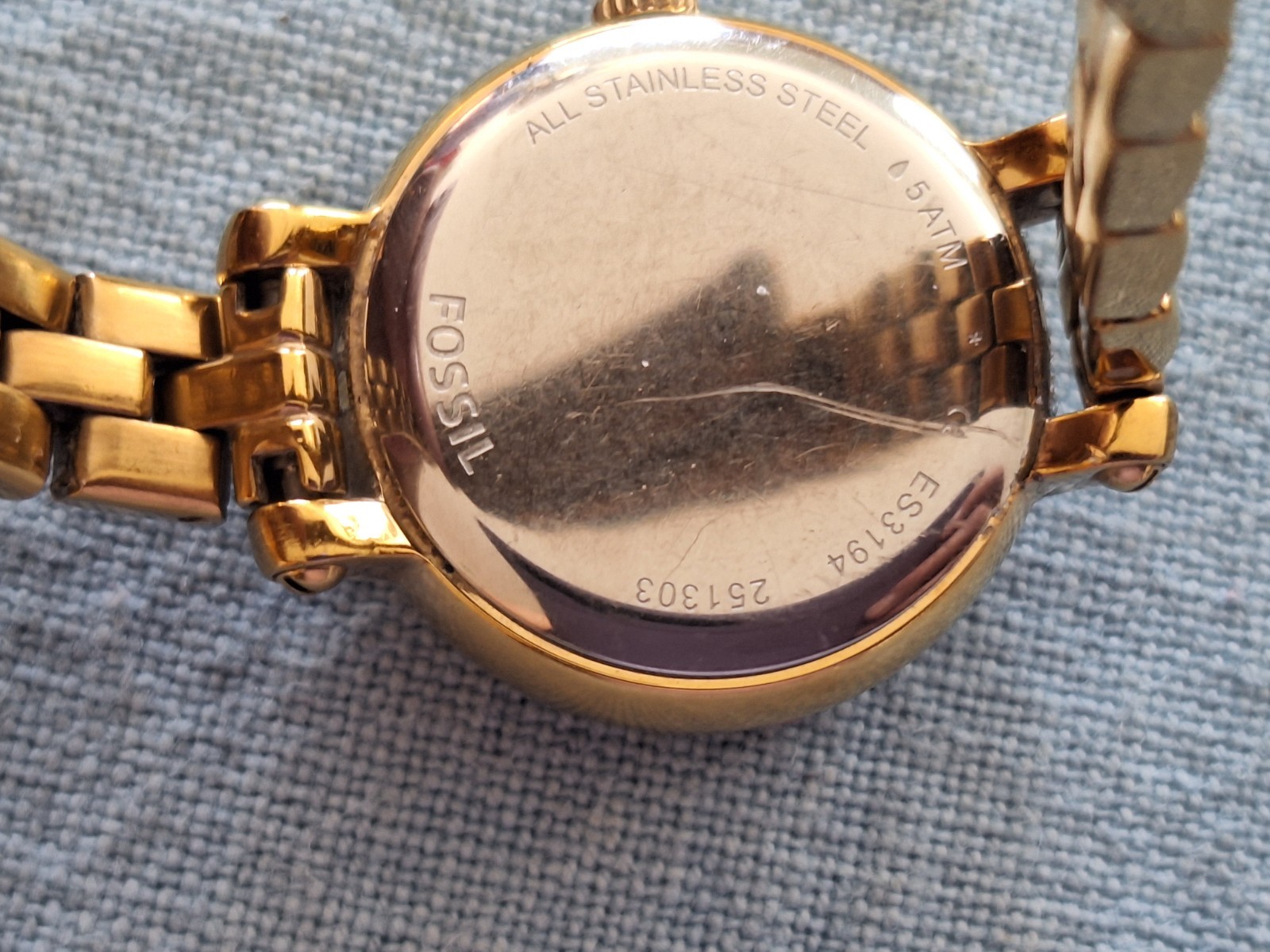 Need Battery Fossil 26mm Round White Face Gold color Stainless Wrist Watch 7″