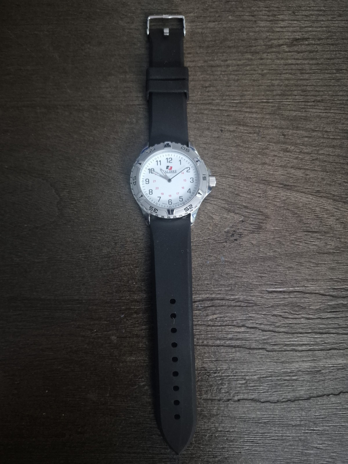 Calibre Sea Wolf Quartz 42mm White Dial Black Silicone Strap W/ Orig Box Manual