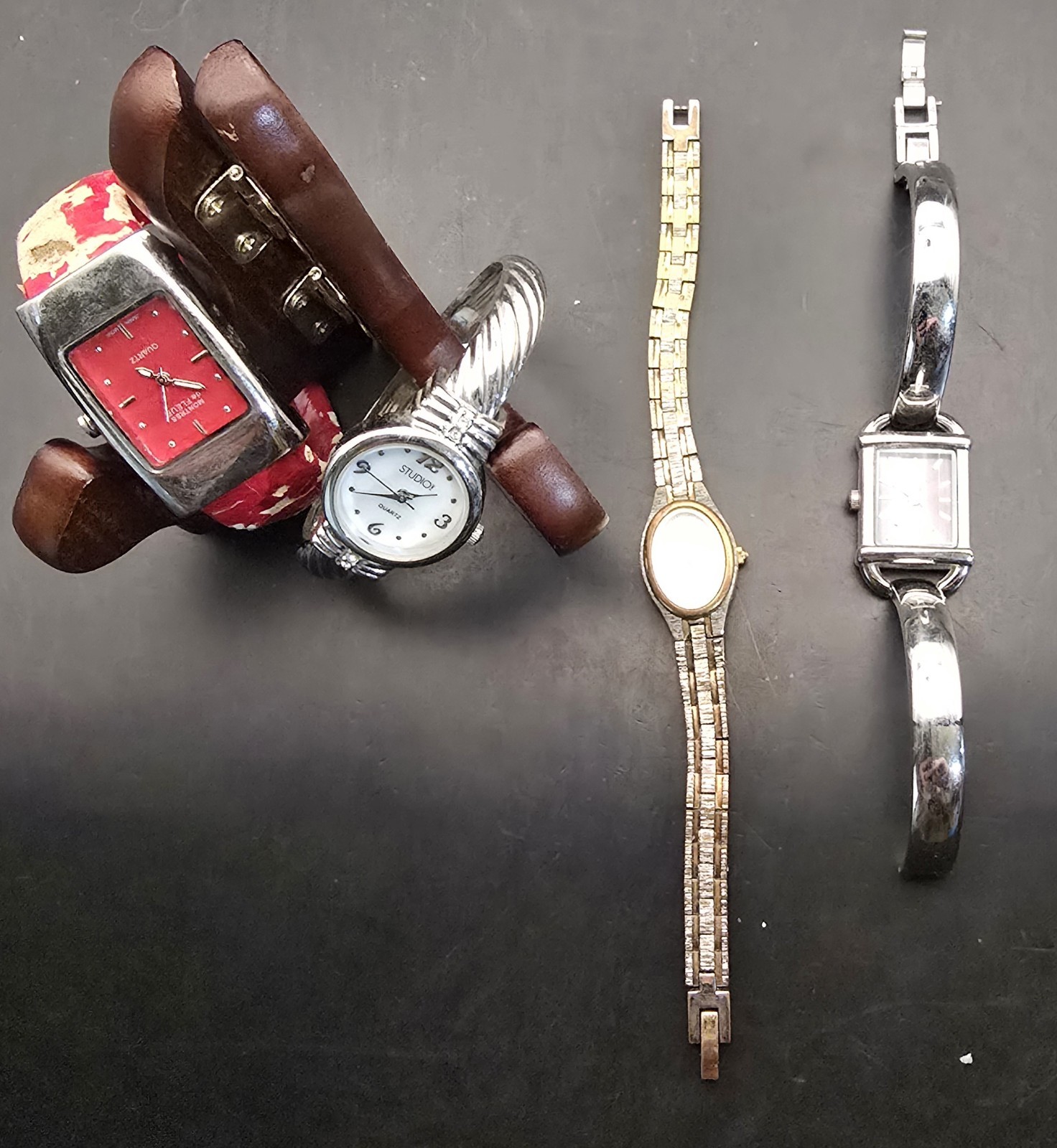 Various Watches (5 Lbs) All Need Batteries. None Tested. Various Condition.