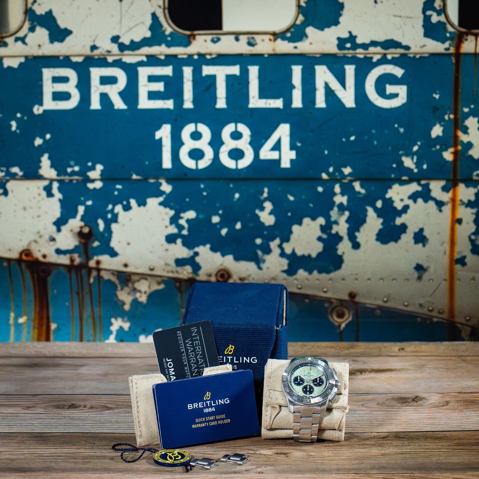 2025 Breitling Avenger B01 Chronograph 44 w/Green Dial