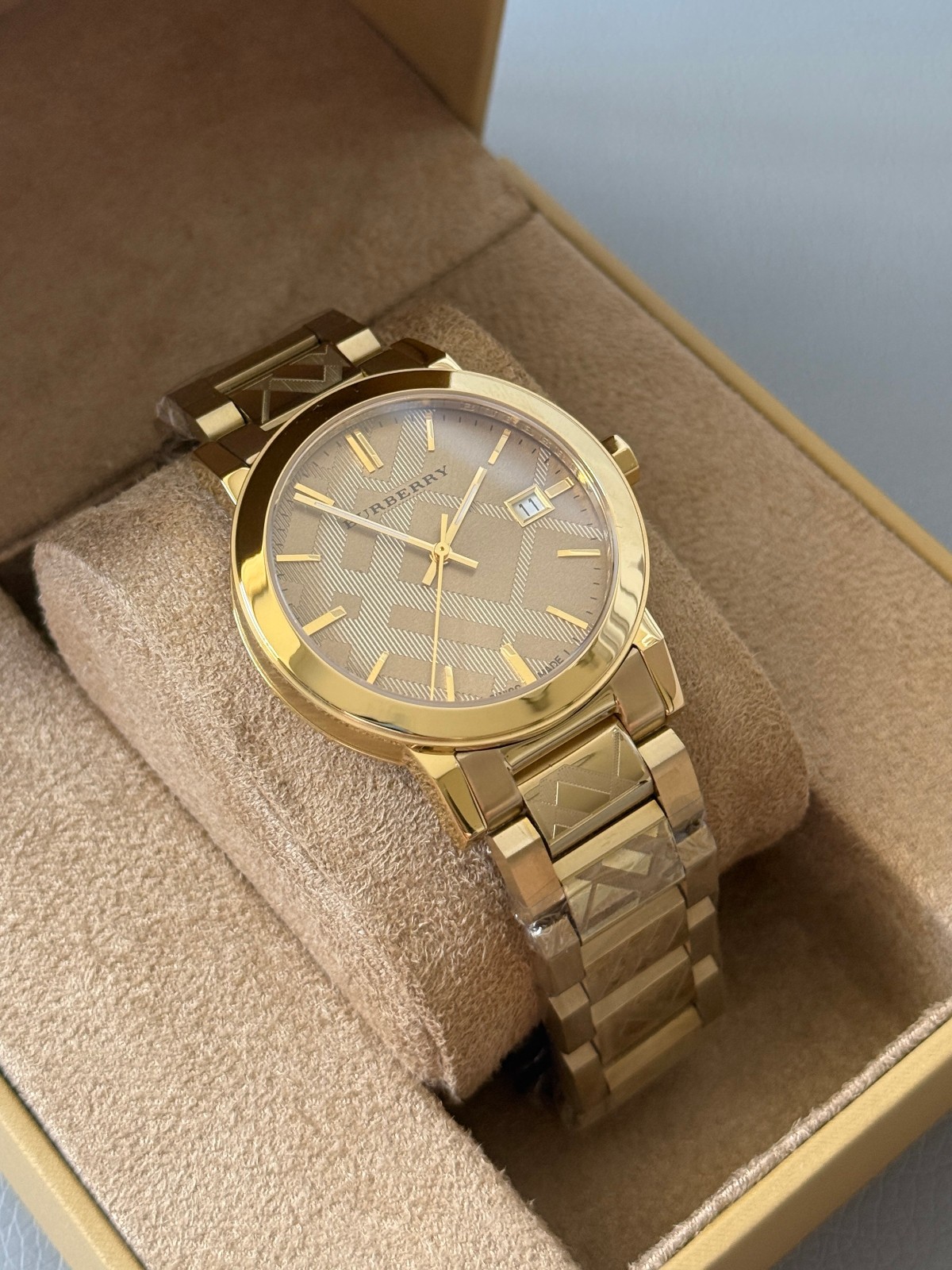Burberry The City BU9038 Gold Tone Stainless Steel 38 mm Unisex Watch