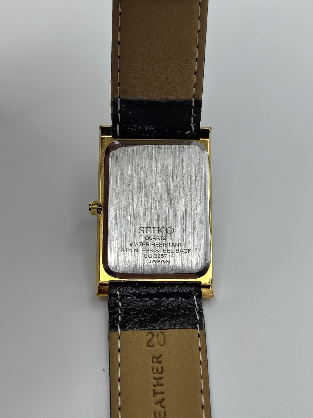 vintage seiko slim quartz men’s wrist watch White Dial Leather Strap