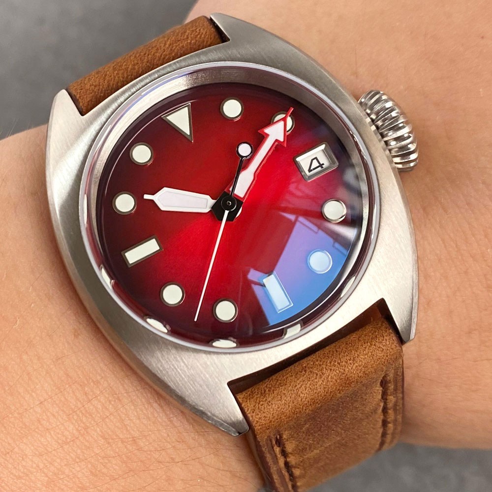 Red 36mm Japan NH35 Automatic 200M Diving Watch Men AR Domed Sapphire Leather