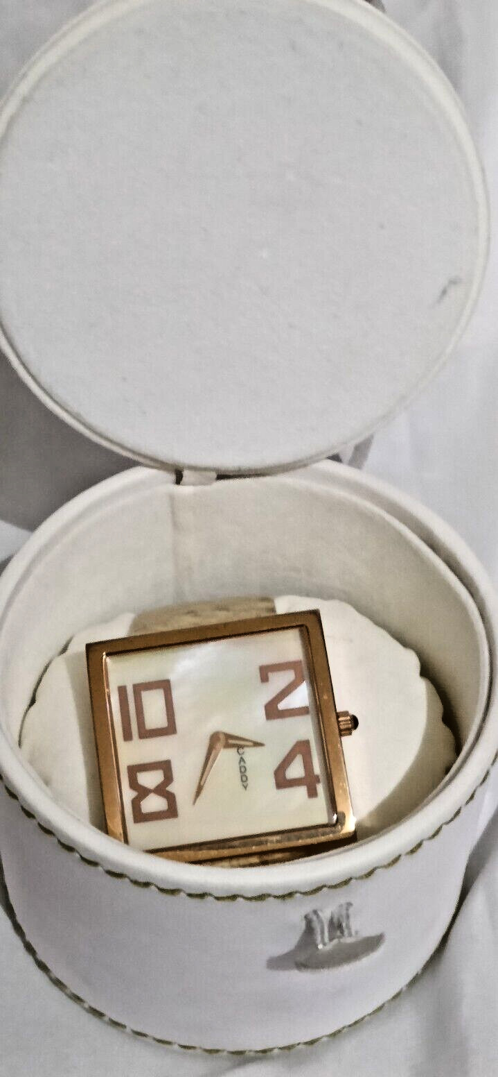 Rare Vintage CADDY DESIGN Australia Ladies Square Leather Watch – VGC/Working