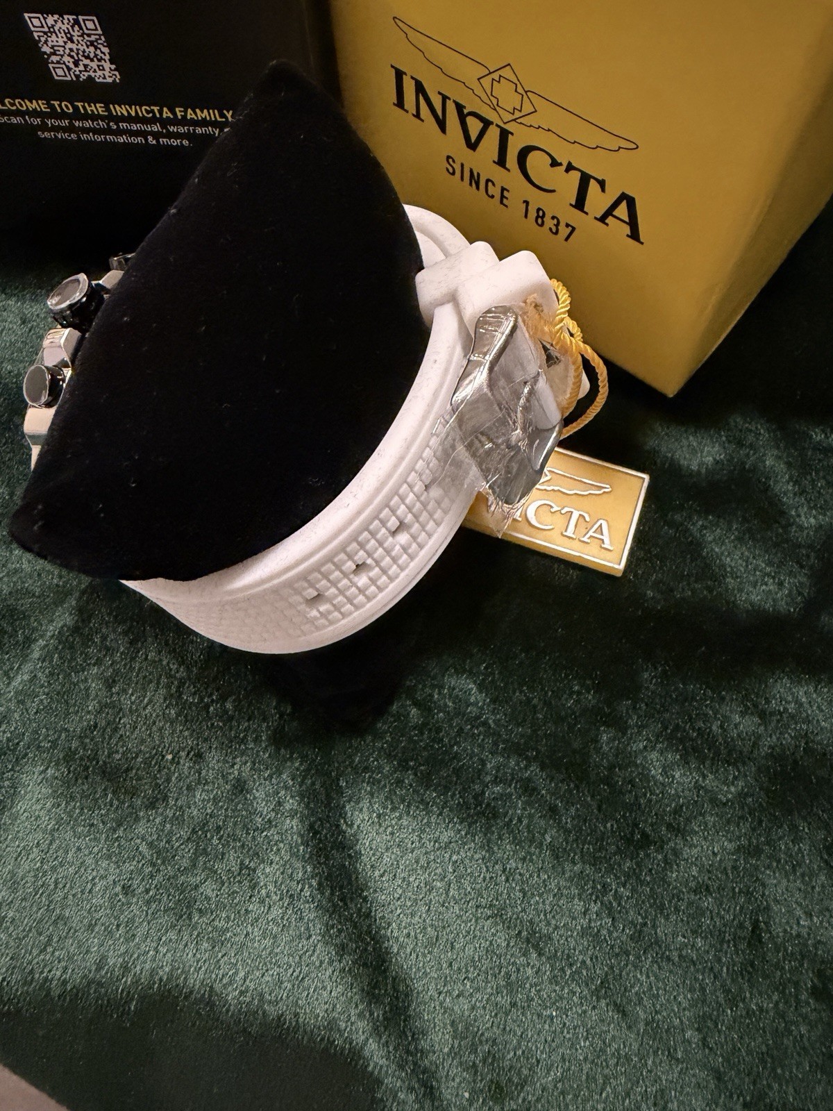 Invicta Men’s Quartz Chronograph Date Black/Gray Dial White Silicone Strap Box