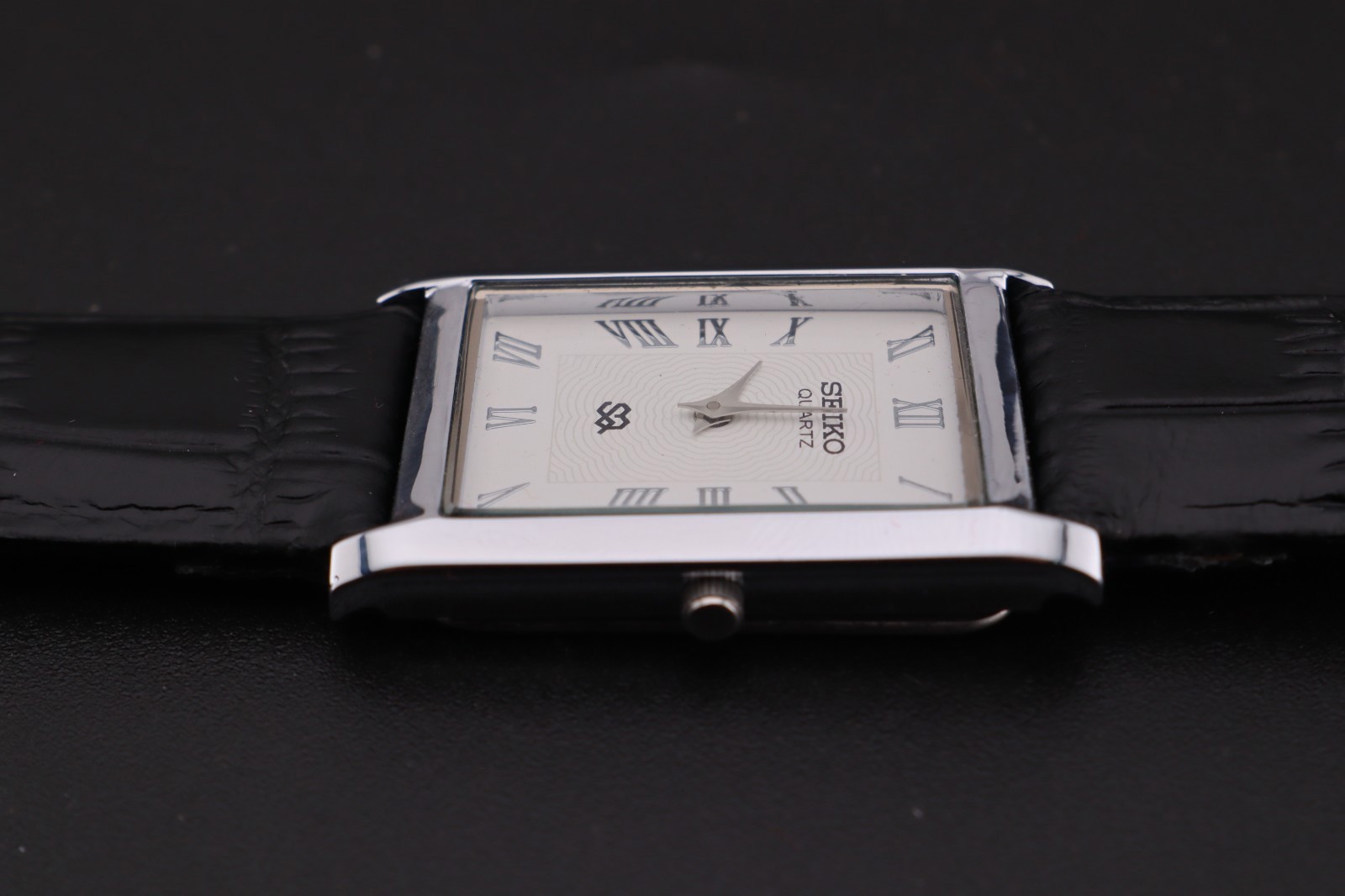 Vintage Seiko Slim White Dial Gentlemen’s Quartz Wrist Watch – FREE SHIPPING