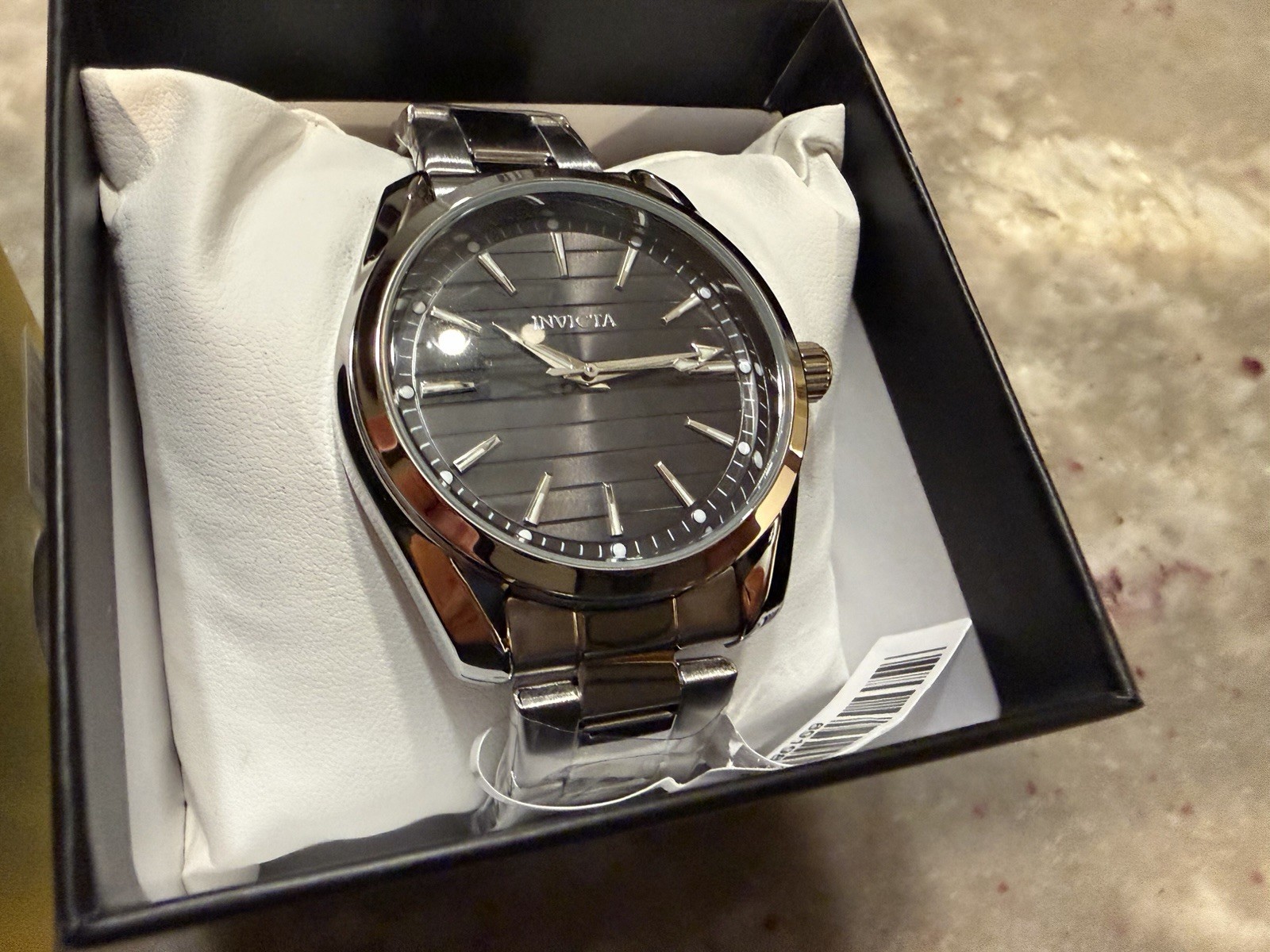 Invicta Valiant Men’s Quartz Silver Stainless Bracelet Watch Black Dial Box