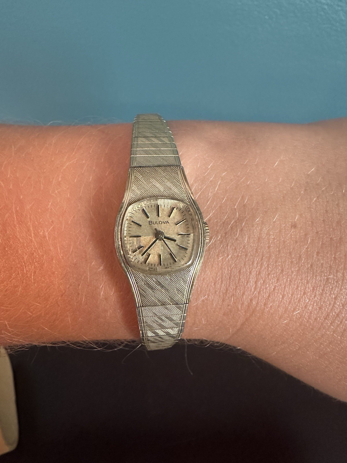 Vintage Bulova Women’s Analog Metal Bracelet Watch Textured