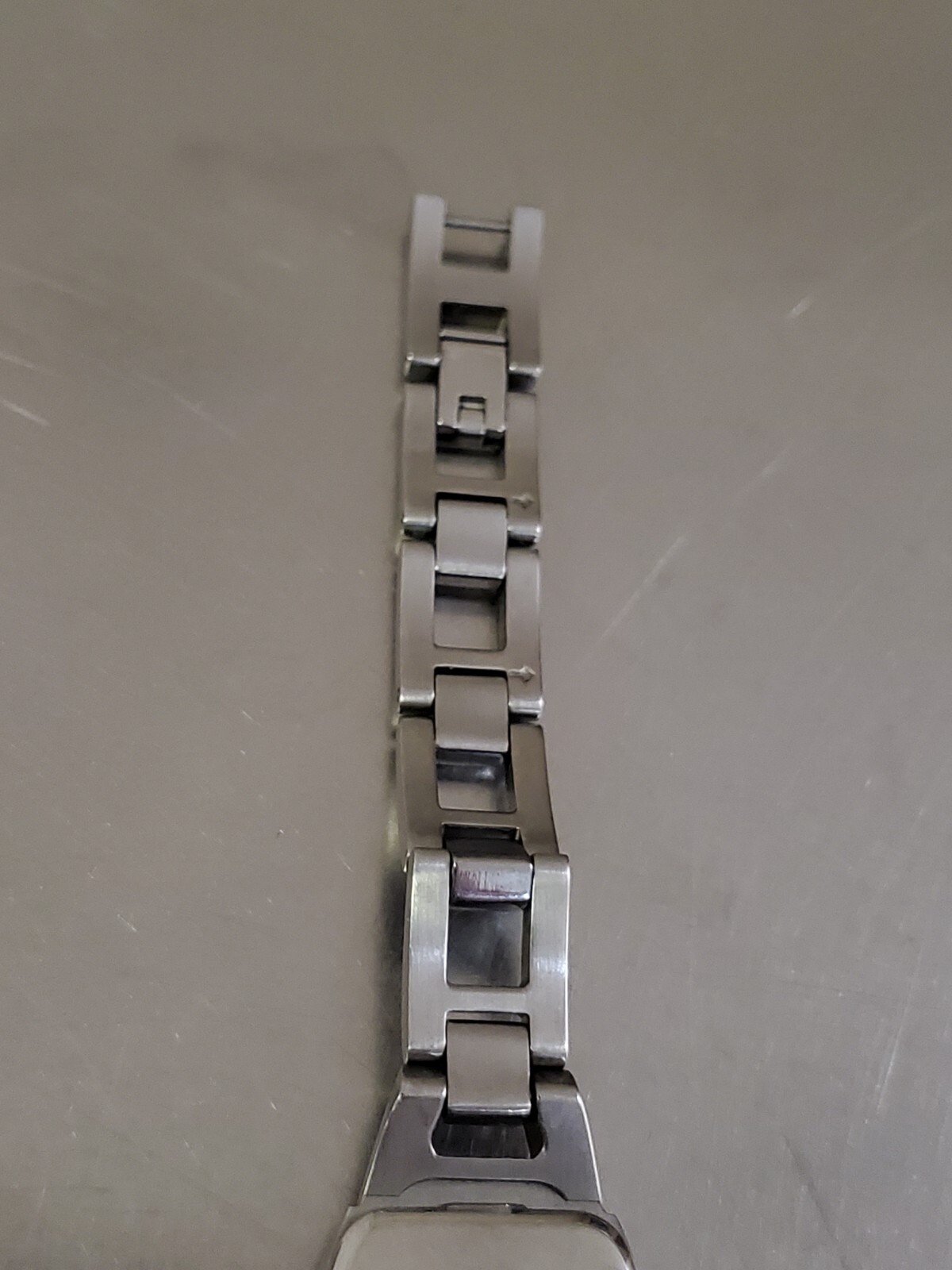 Fossil F2 Women’s Watch Green Dial Analog Quartz Date ES-9975 6 inch 22 mm