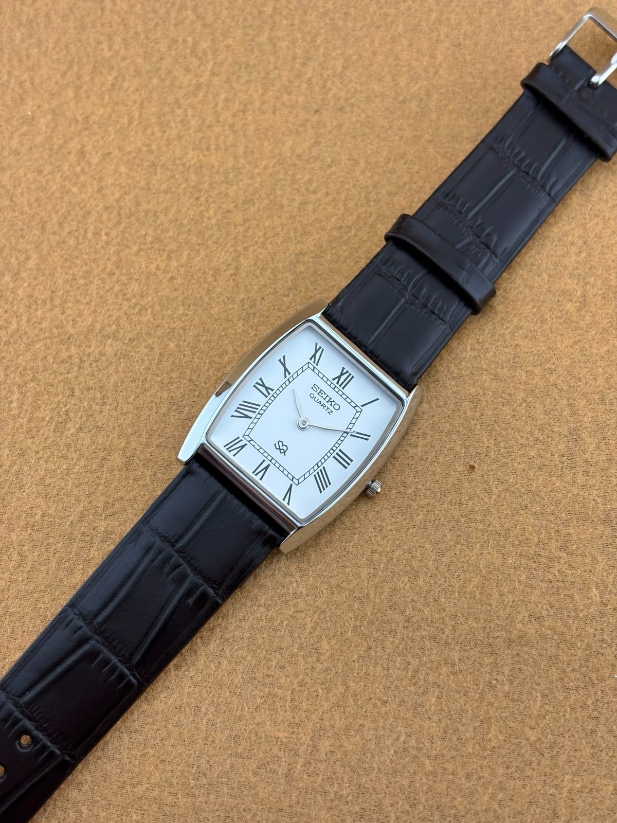 WHITE DIAL Vintage Seiko Slim Tonneau Tank Men’s Wristwatch-dark brown strap