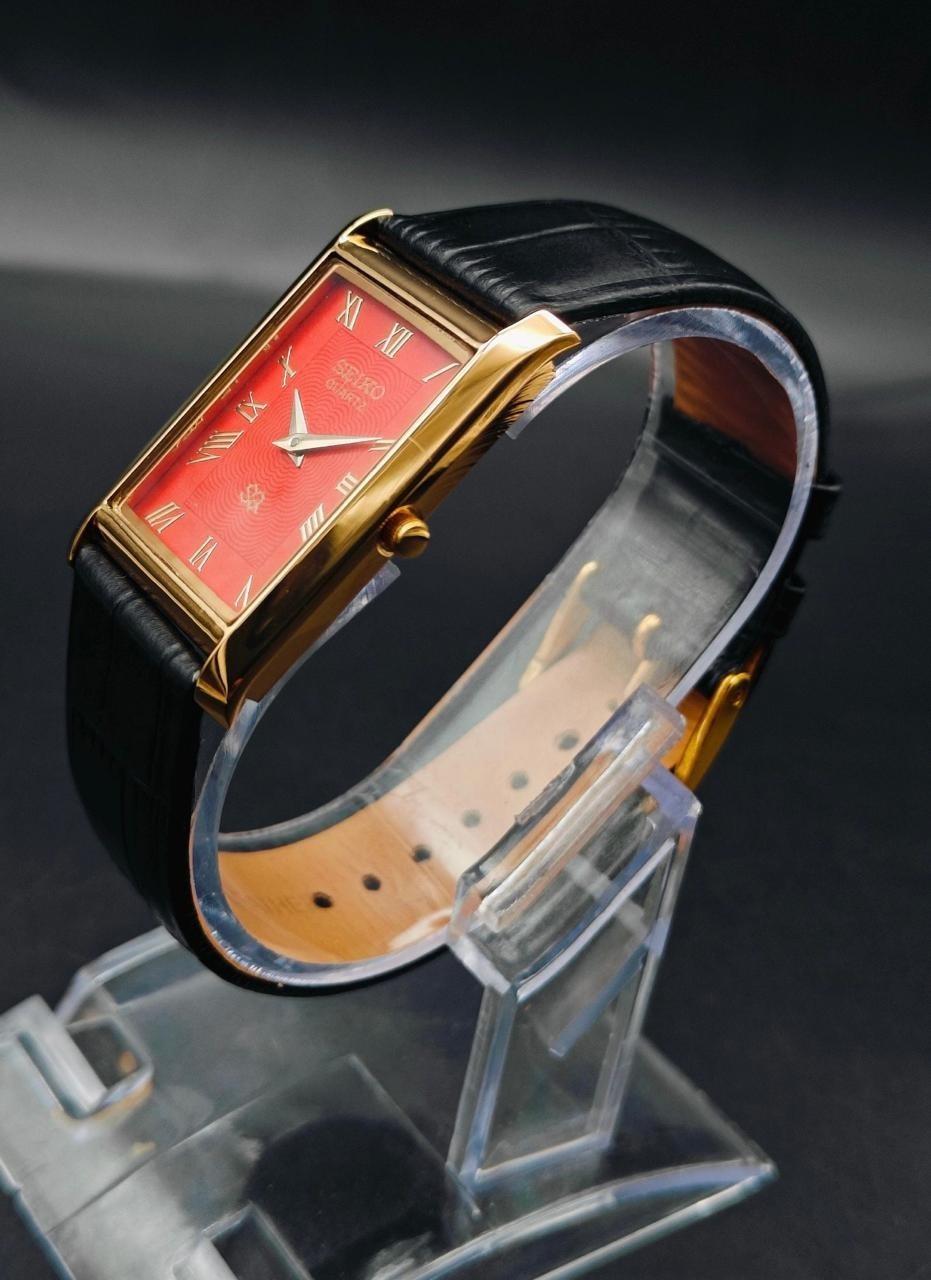 Vintage Seiko Slim Quartz Men’s Wrist Watch With Free DDP Shipping