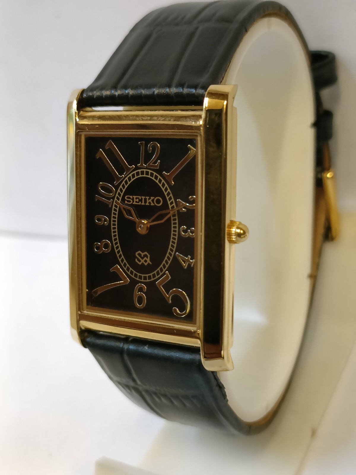 VINTAGE SEIKO SLIM QUARTZ BLACK DIAL JAPAN MEN’S WORKING DRESS WATCH