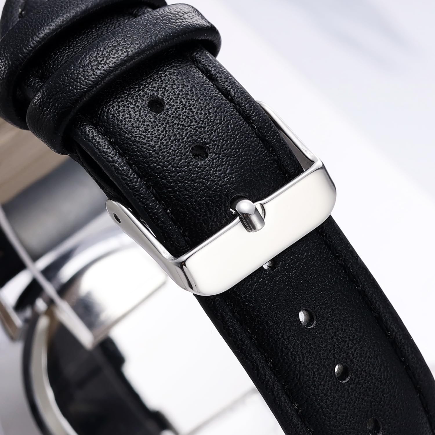 NUOVO Men s Watch Classic Leather Strap Modern Classic Quartz Watch Easy to Read