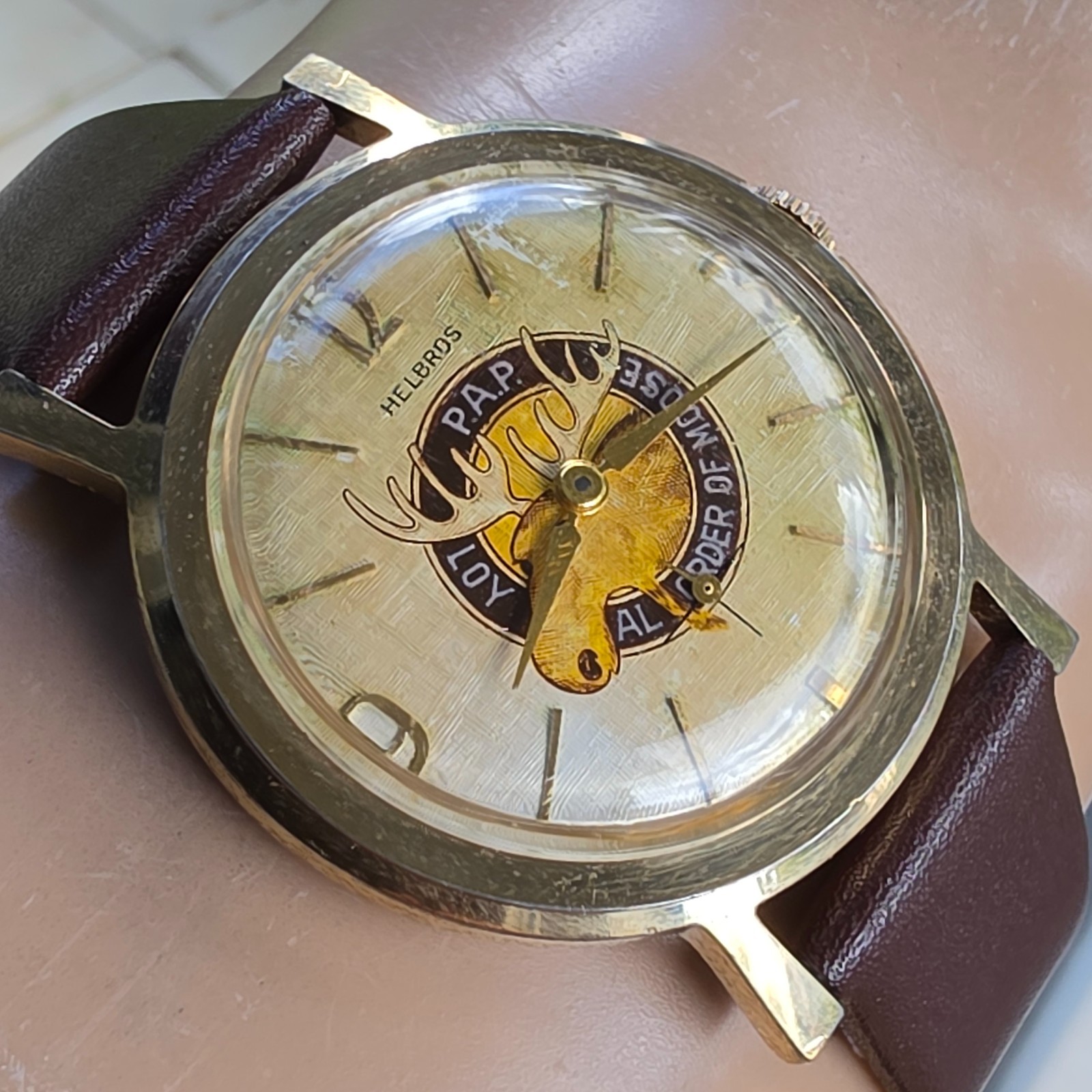 Vintage Helbros men’s manual wind watch Loyal Order of Moose linen dal 1950s