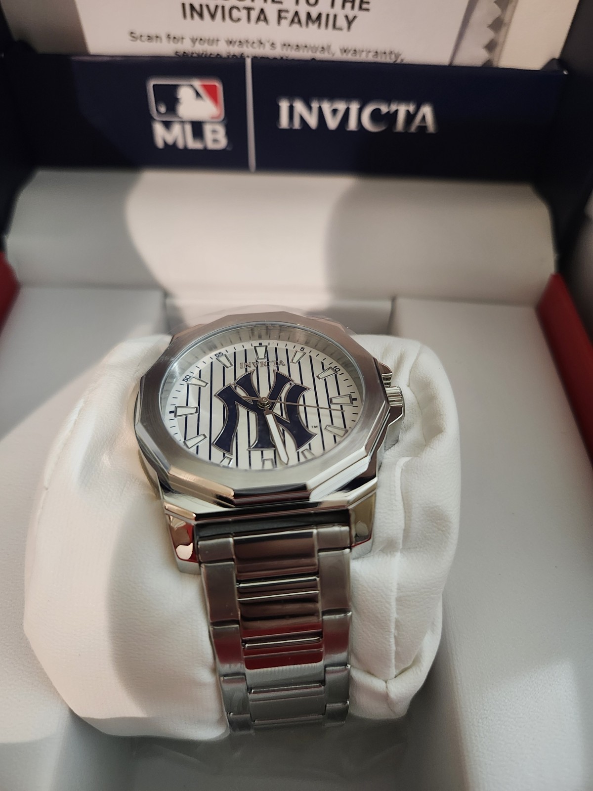 Invicta MLB New York Yankees Quartz Analog Watch SS Silver Bracelet Box Manual