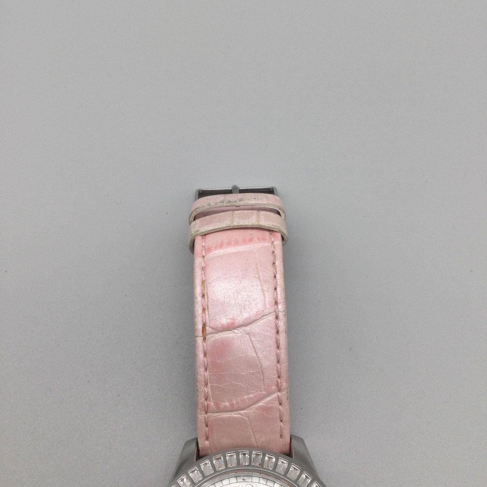 Guess Womens Watch 42mm Breast Cancer Awareness Leather Day Date New Battery