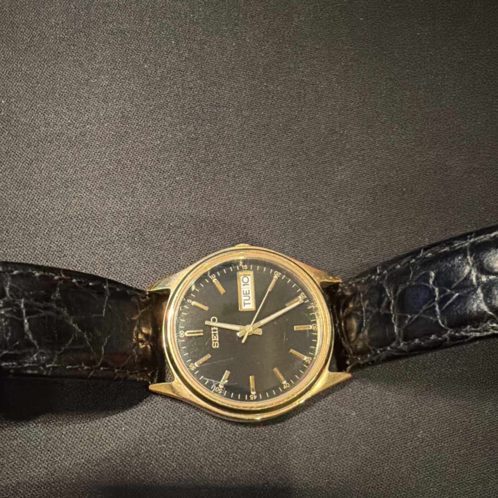 Seiko Quartz Day/Date Men’s Wristwatch Black Dial Gold Case Black Leather