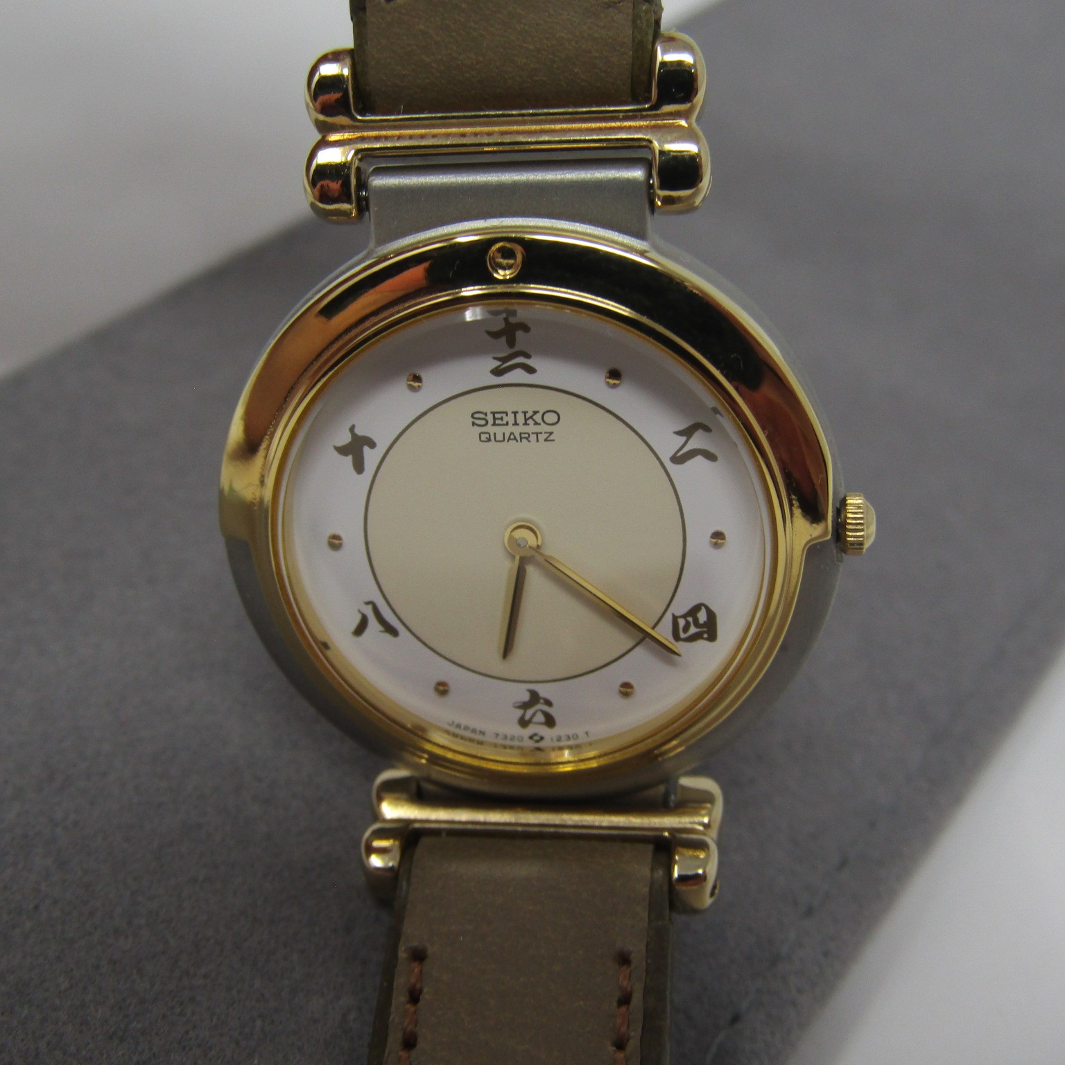 SEIKO Quartz Women’s Watch Gold Tone Bezel Tan Leather Strap 7320-0279 R0 NEW