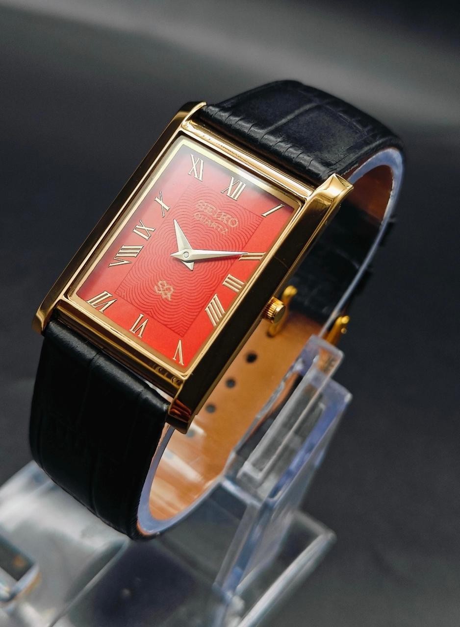 Vintage Seiko Slim Quartz Men’s Wrist Watch With Free DDP Shipping