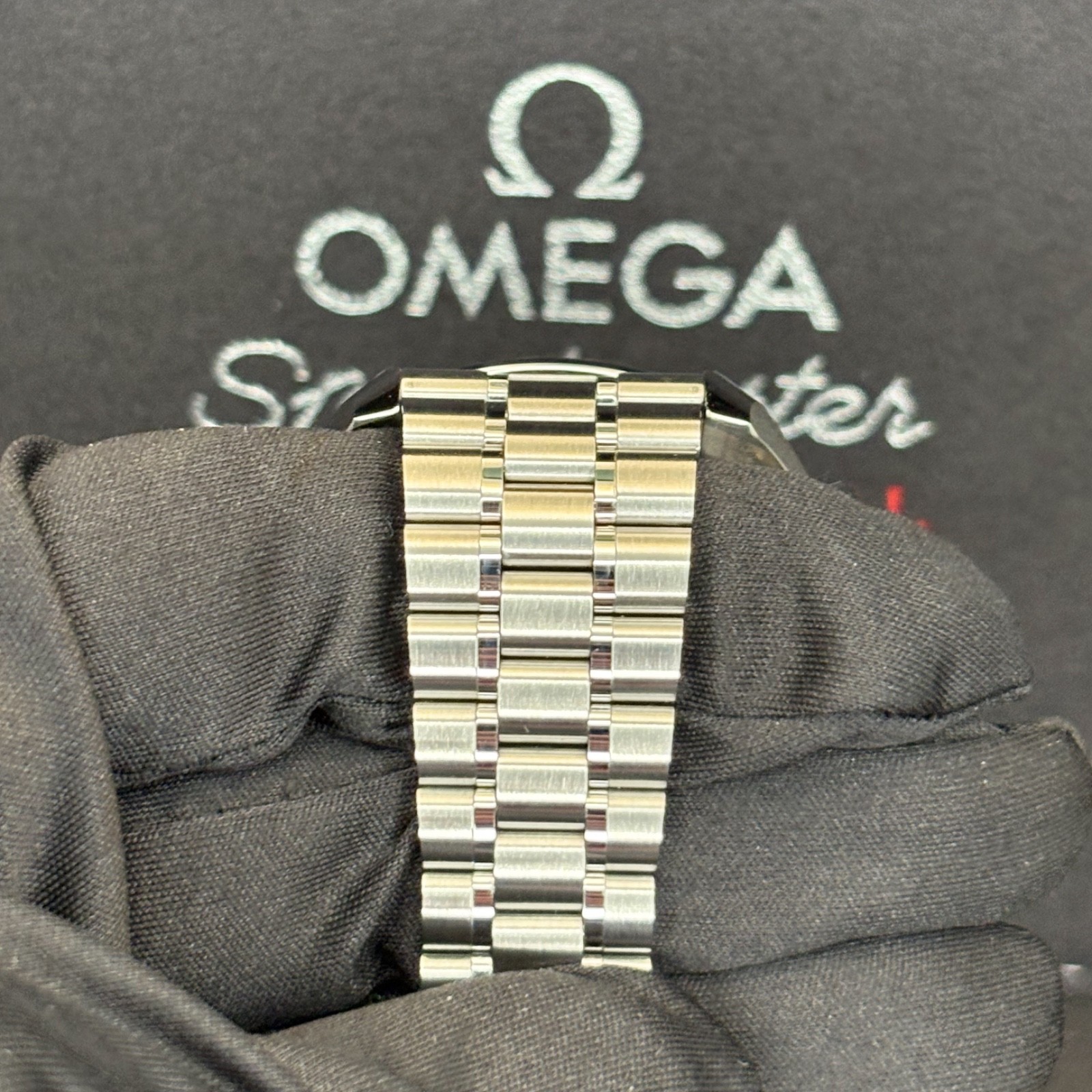 2024 OMEGA Speedmaster Moonwatch Professional 310.30.42.50.01.002