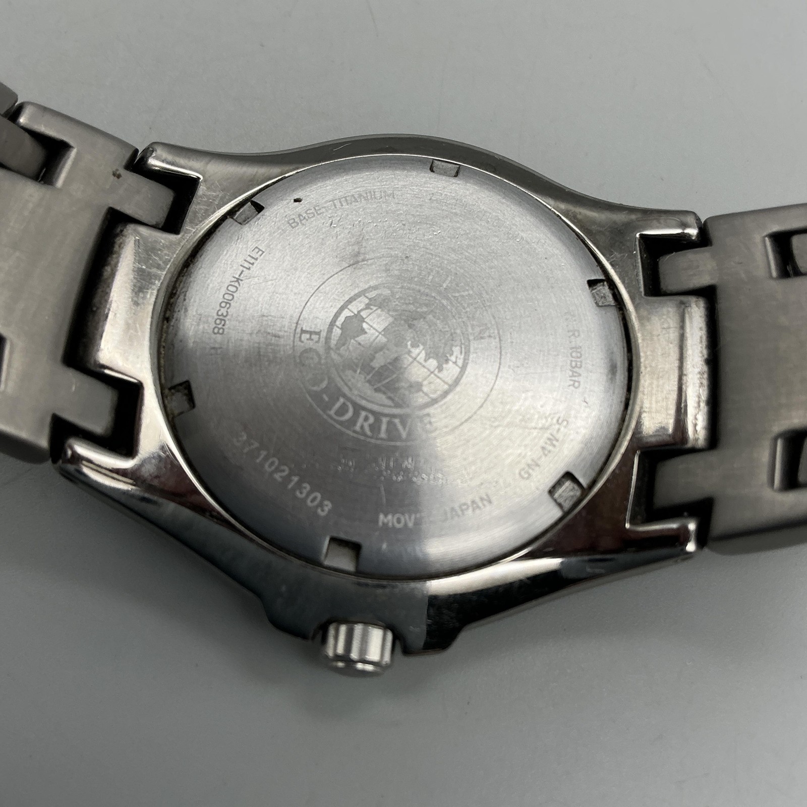 Citizen Eco-Drive Titanium Mens Watch 40mm Black Dial WR 100 E111-K006368 7.25″