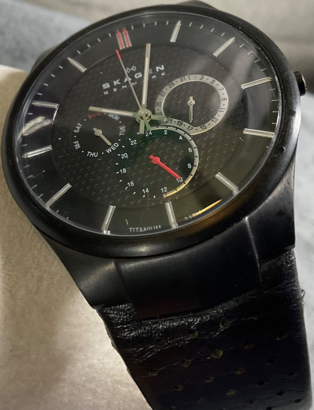 SKAGEN 809XLTBLB TITANIUM MULTIFUNCTION BLACK DIAL LEATHER WATCH NEW BATTERY