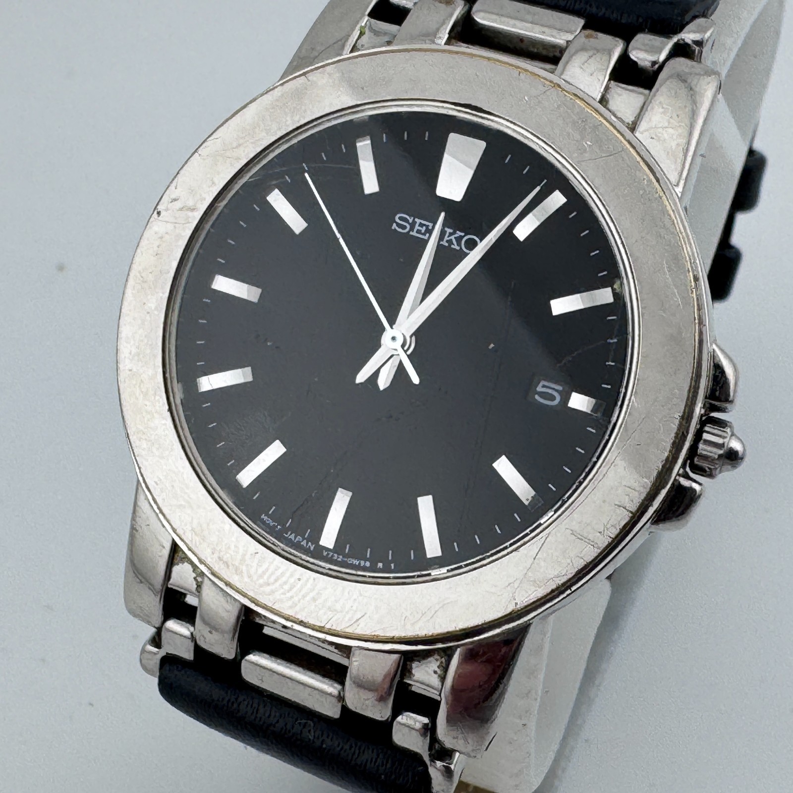 Vintage Seiko Quartz Watch V732-0K30 Men Silver Black Date Slim Thin New Battery