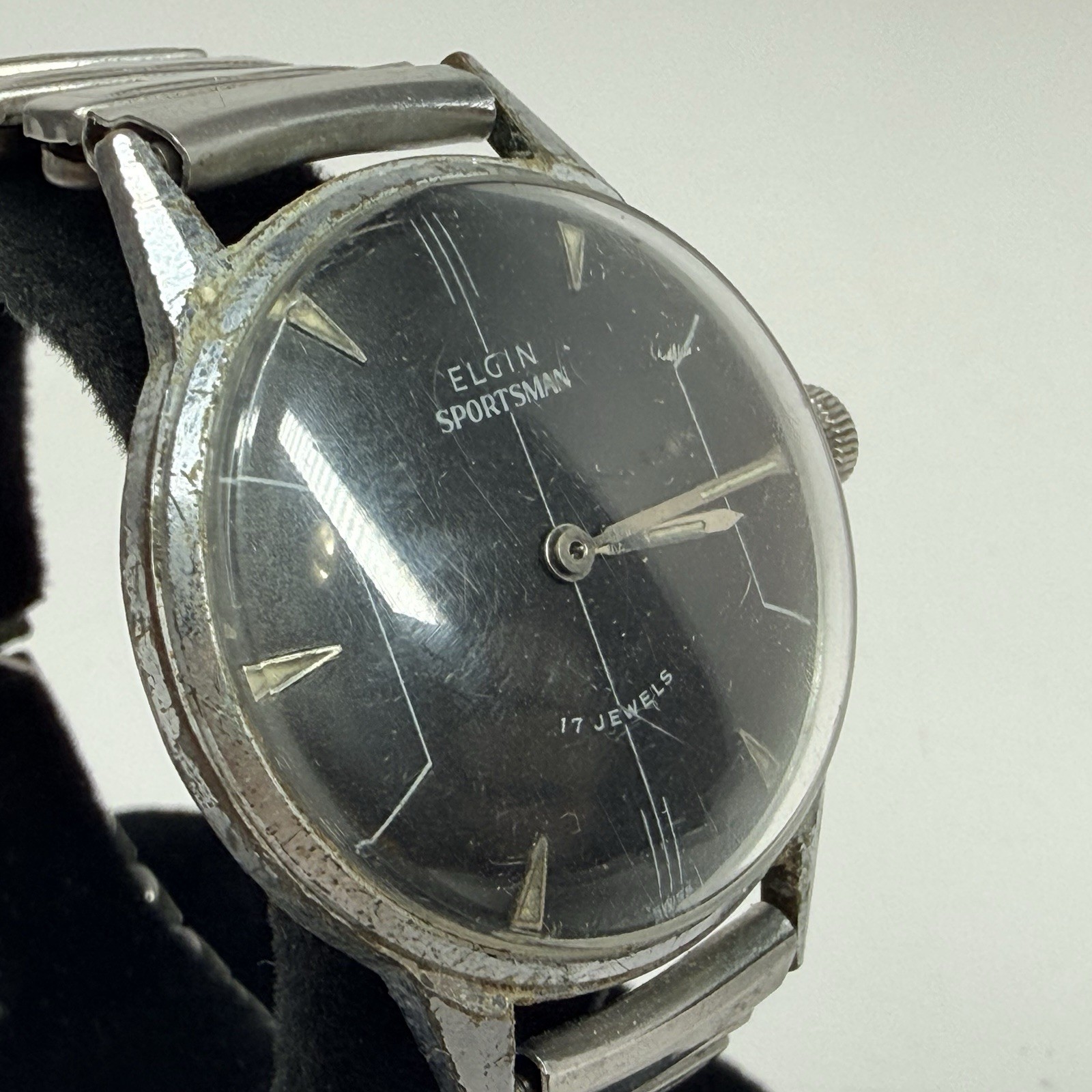 Elgin Sportsman 17 Jewels Black Dial. Wrist Watch RUNS