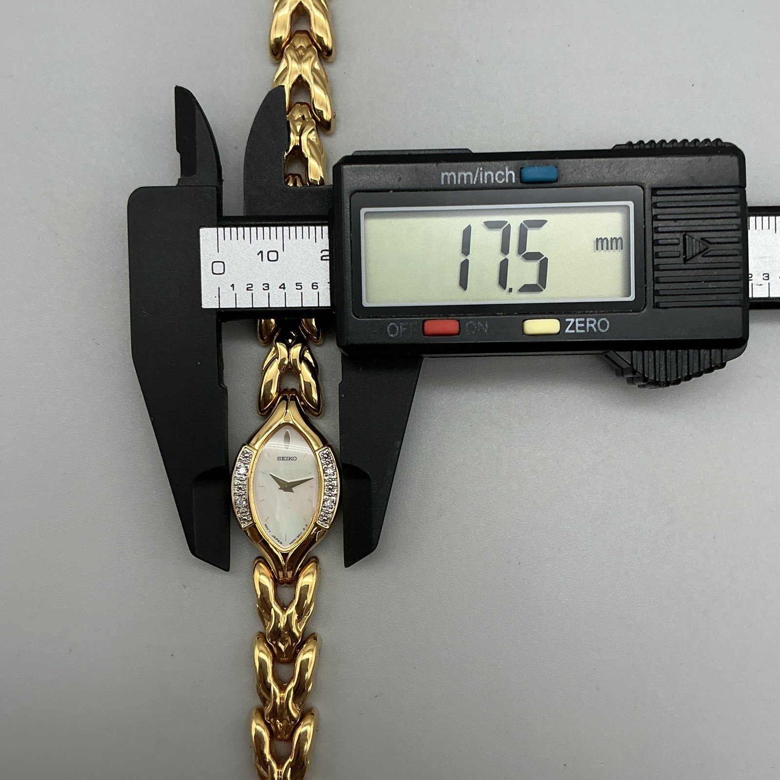 Seiko 4N00-6709 Womens Watch 18mm MOP Dial Gold Tone Diamond New Battery 7.75″