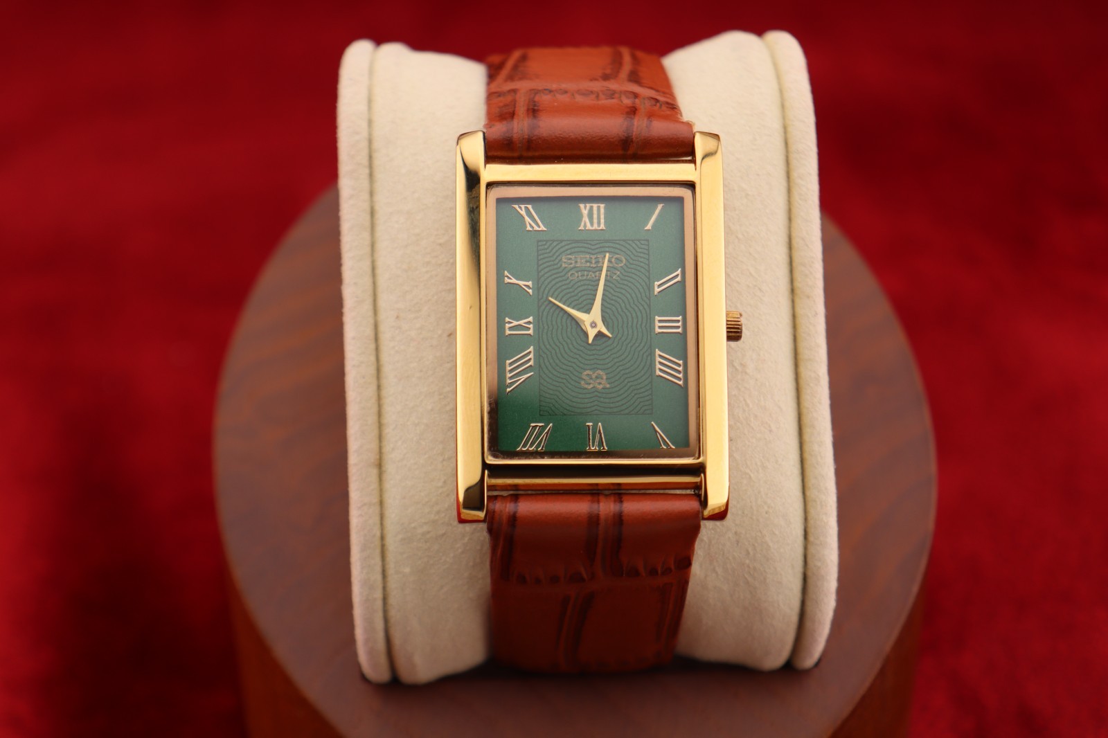 ⌚✨ Vintage Seiko Slim Quartz Gentlemen’s Green Dial ,Light Brown Dress Watch