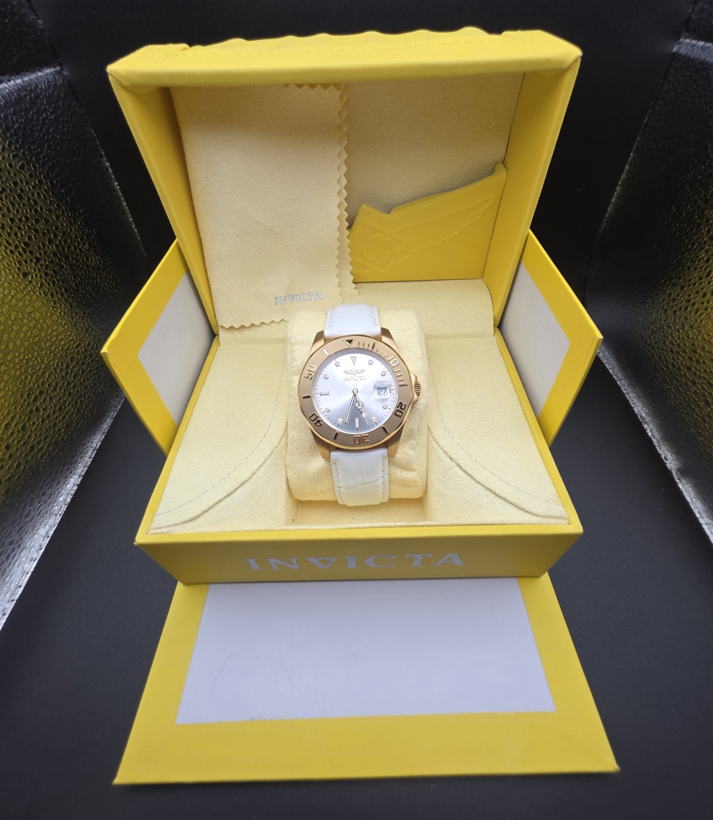 Invicta Pro Diver Quartz 50m Gold Case White Dial Date White Leather Strap