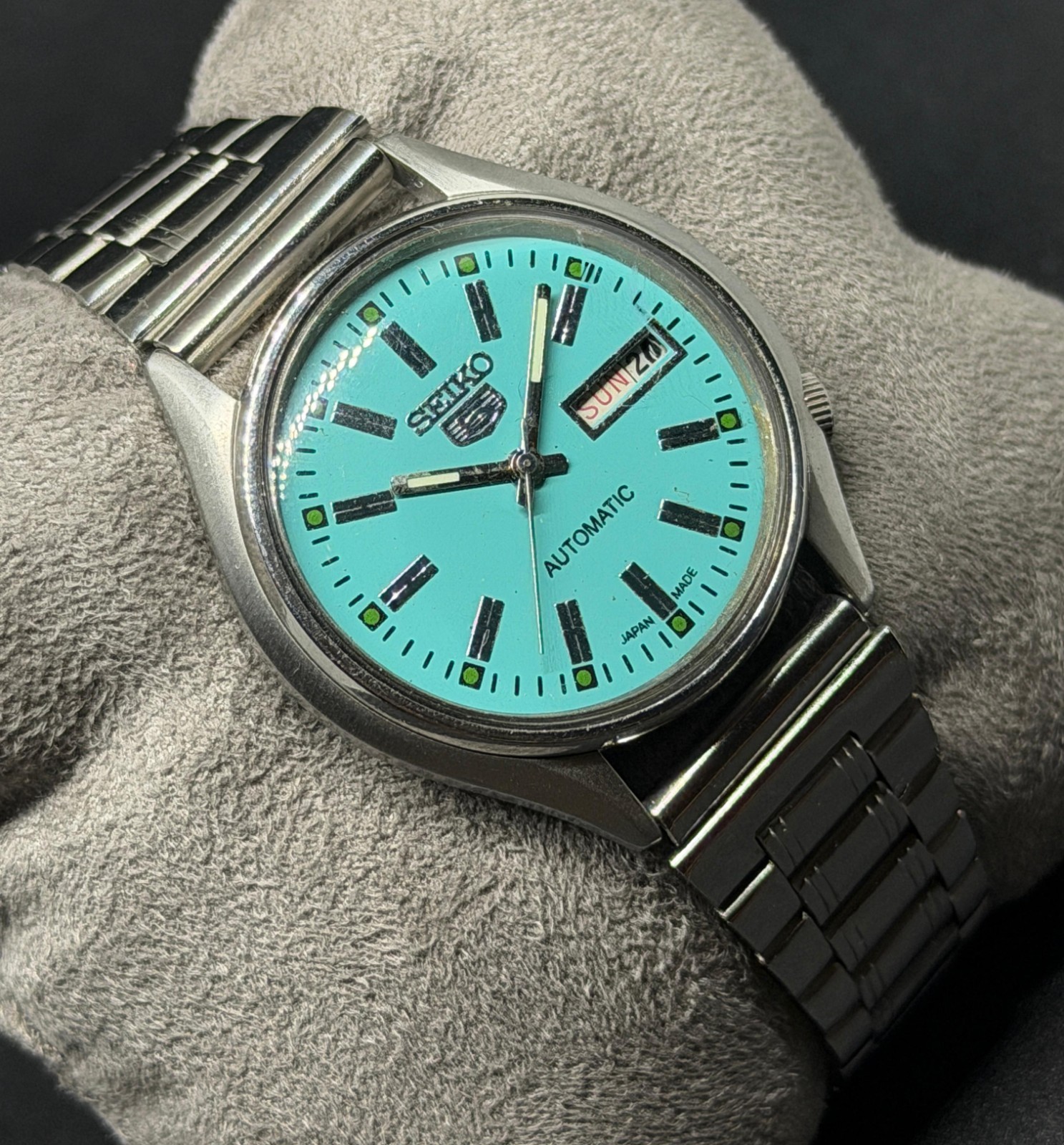 Vintage Seiko 5 Automatic Day/Date Japanese Men’s Wrist Watch