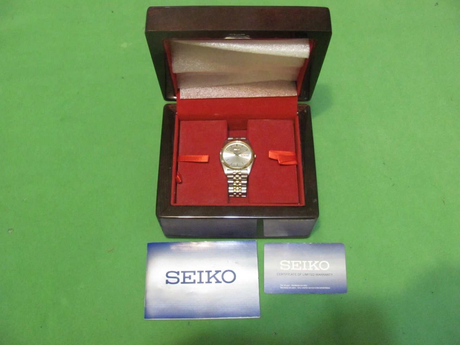 Vintage Seiko Men’s Quartz Watch 7N43-8111 MOV’T JAPAN 551178 w/ Tyson Food Box