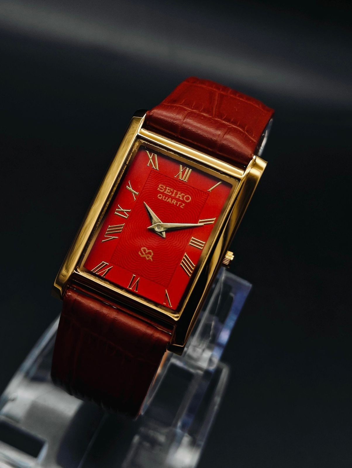 Vintage Seiko Vintage Quartz Watch Red Dial Men’s Slim Classic Wristwatch F/S